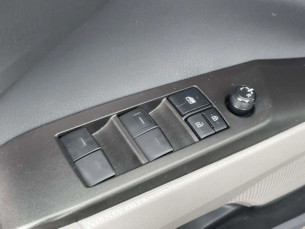 2022 Toyota Camry SE thumbnail 15