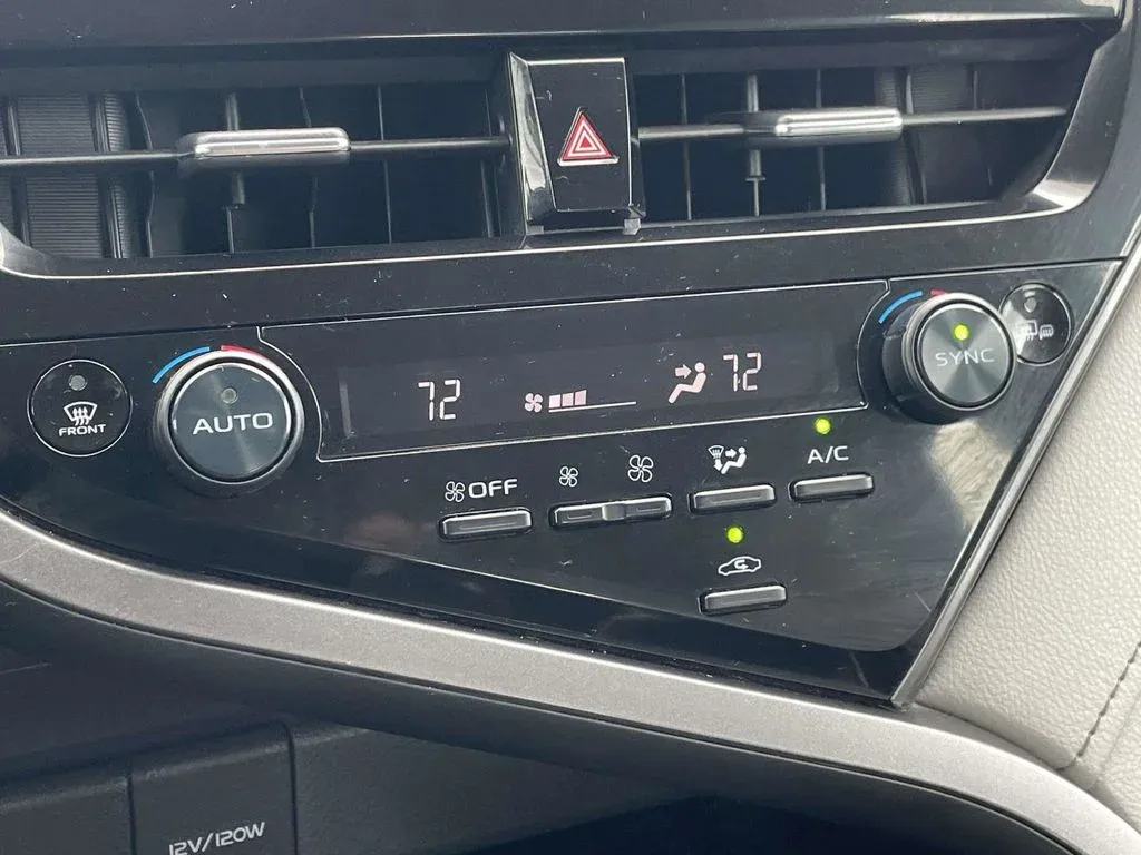 2022 Toyota Camry SE thumbnail 18