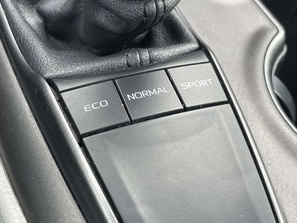2022 Toyota Camry SE thumbnail 21