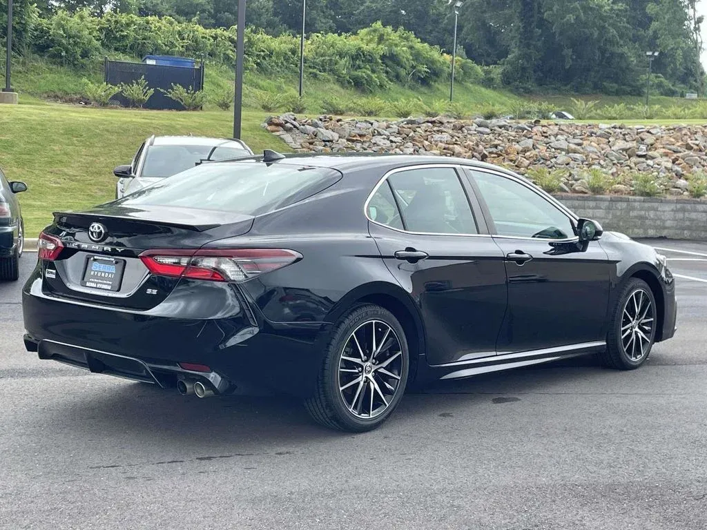 2022 Toyota Camry SE thumbnail 3