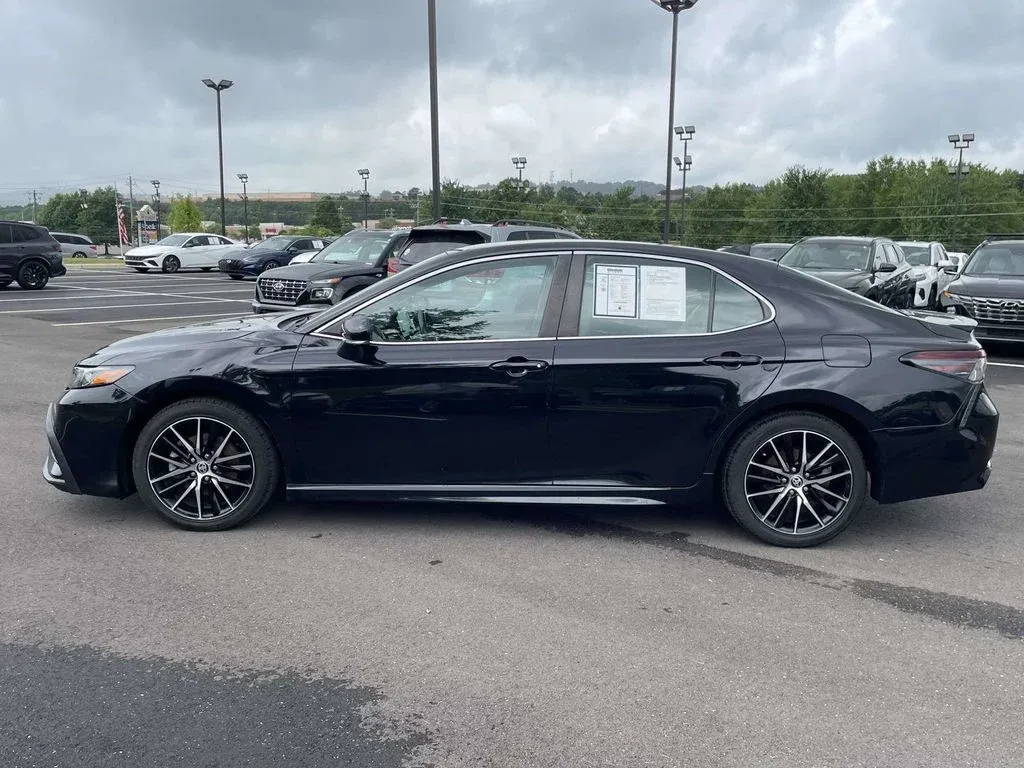 2022 Toyota Camry SE thumbnail 6