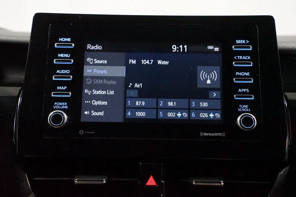 2022 Toyota Camry SE thumbnail 18