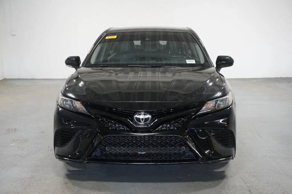 2022 Toyota Camry SE thumbnail 2