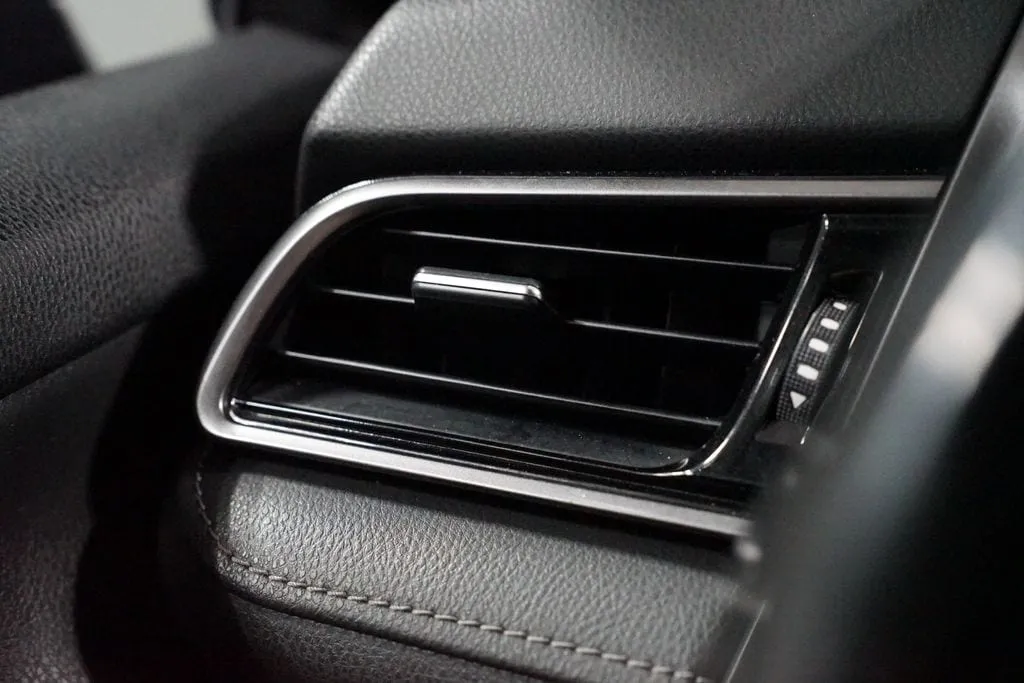 2022 Toyota Camry SE thumbnail 24