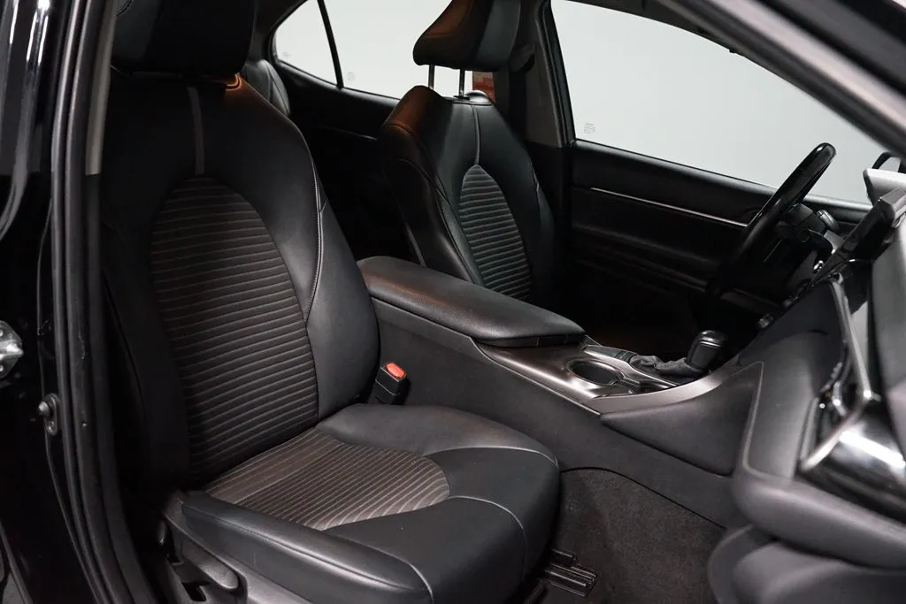 2022 Toyota Camry SE thumbnail 26