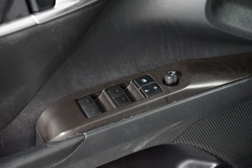 2022 Toyota Camry SE thumbnail 29