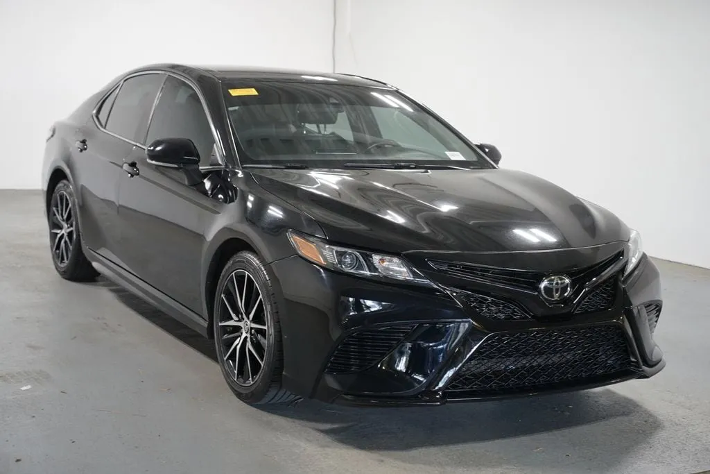 2022 Toyota Camry SE thumbnail 3