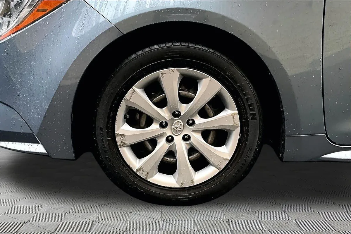 2022 Toyota Corolla LE thumbnail 11
