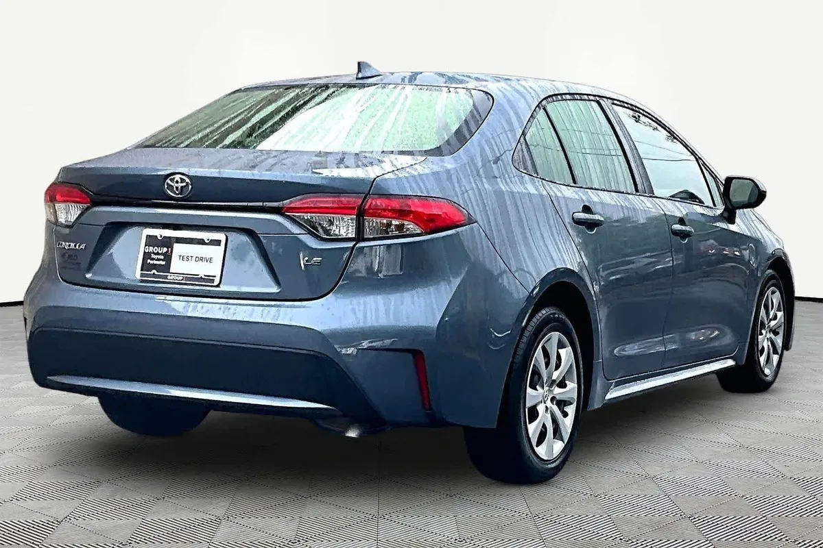 2022 Toyota Corolla LE thumbnail 13