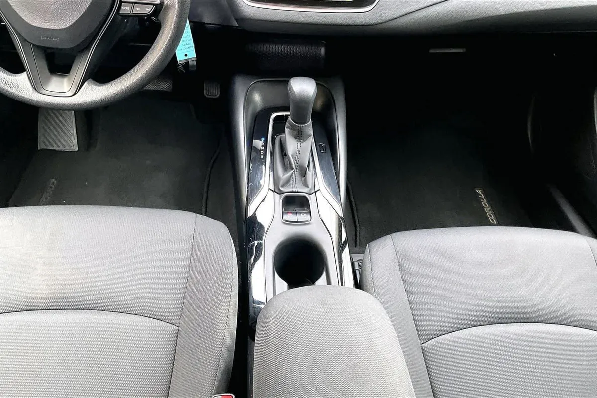 2022 Toyota Corolla LE thumbnail 17
