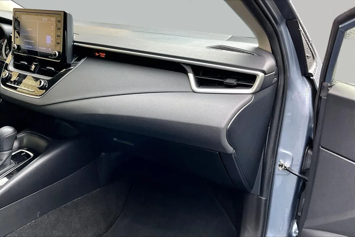2022 Toyota Corolla LE thumbnail 19