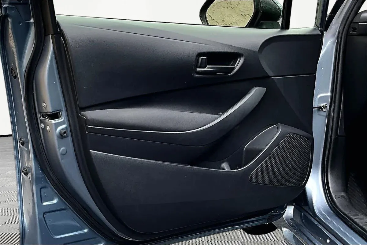 2022 Toyota Corolla LE thumbnail 22