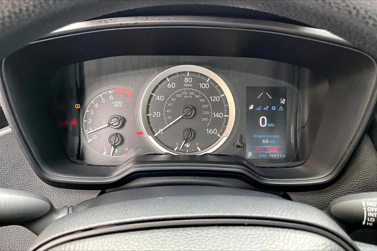 2022 Toyota Corolla LE thumbnail 26
