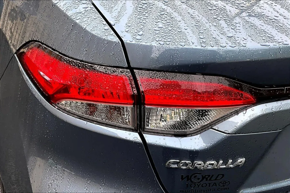 2022 Toyota Corolla LE thumbnail 29