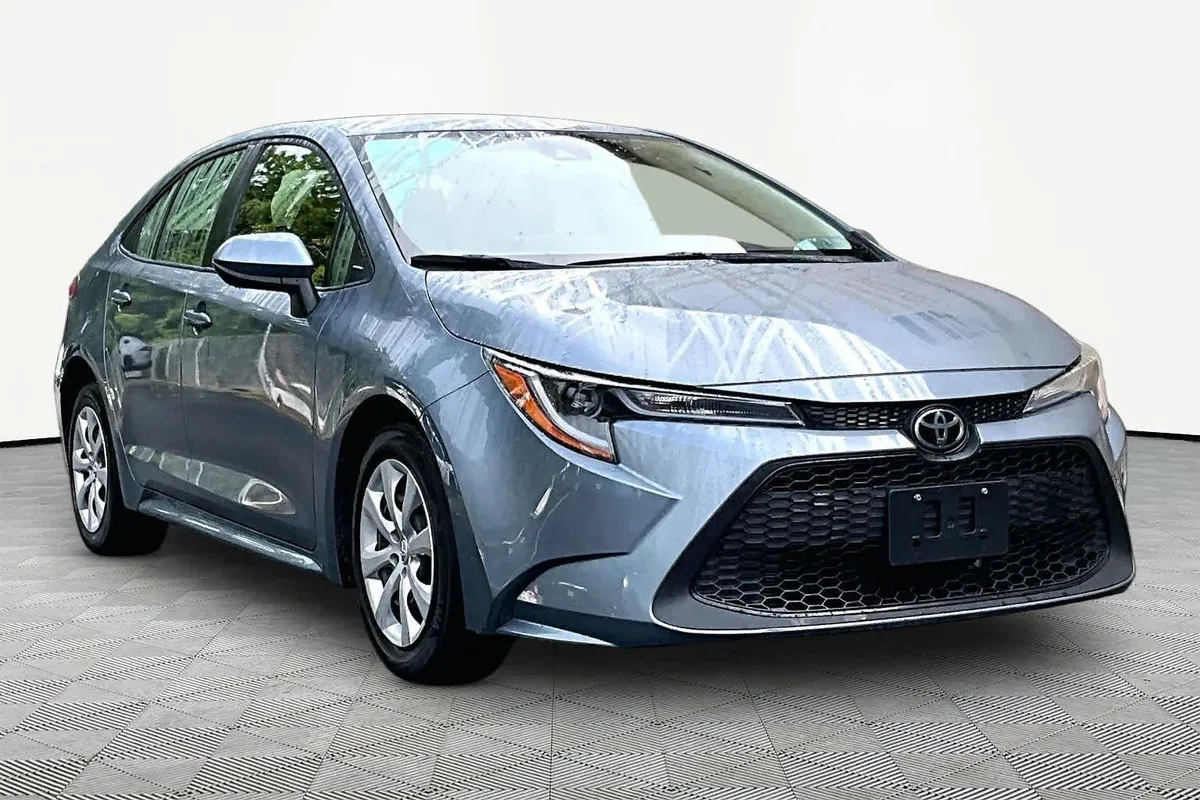 2022 Toyota Corolla LE thumbnail 3