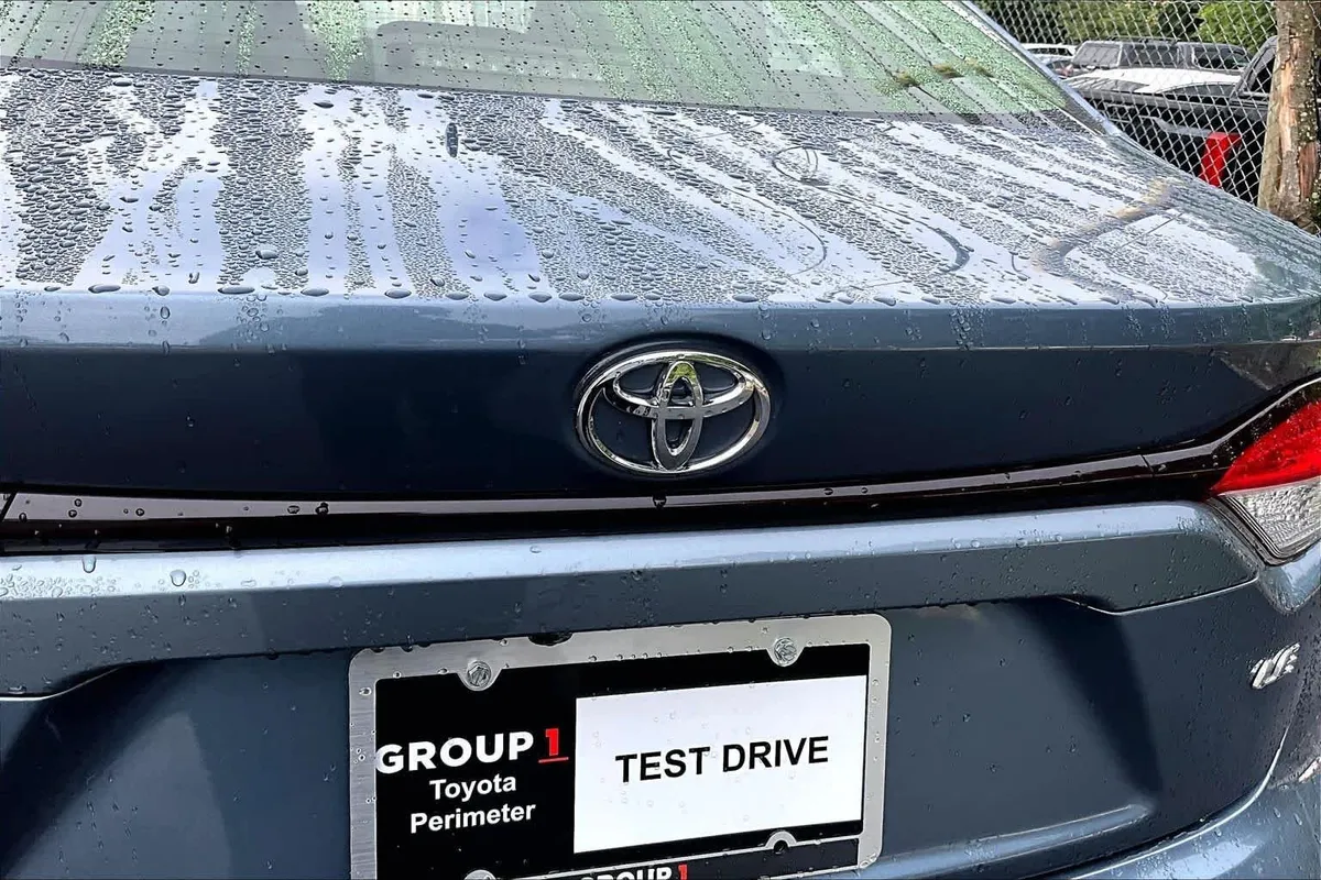 2022 Toyota Corolla LE thumbnail 31