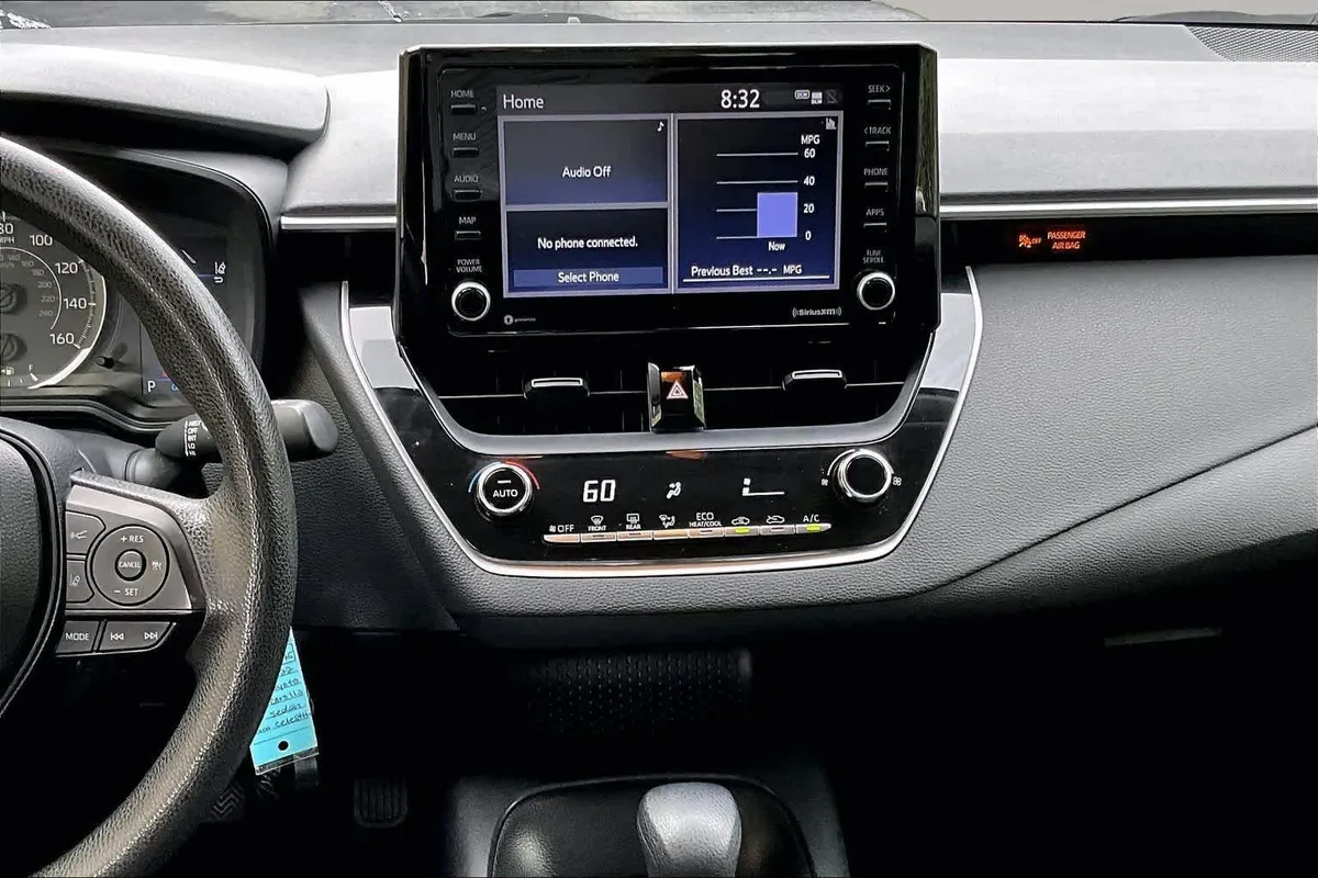 2022 Toyota Corolla LE thumbnail 7