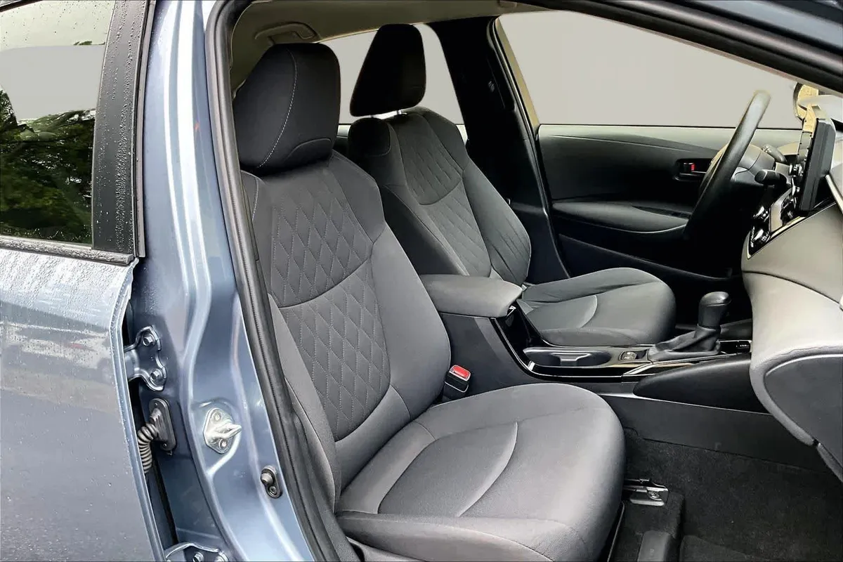 2022 Toyota Corolla LE thumbnail 9