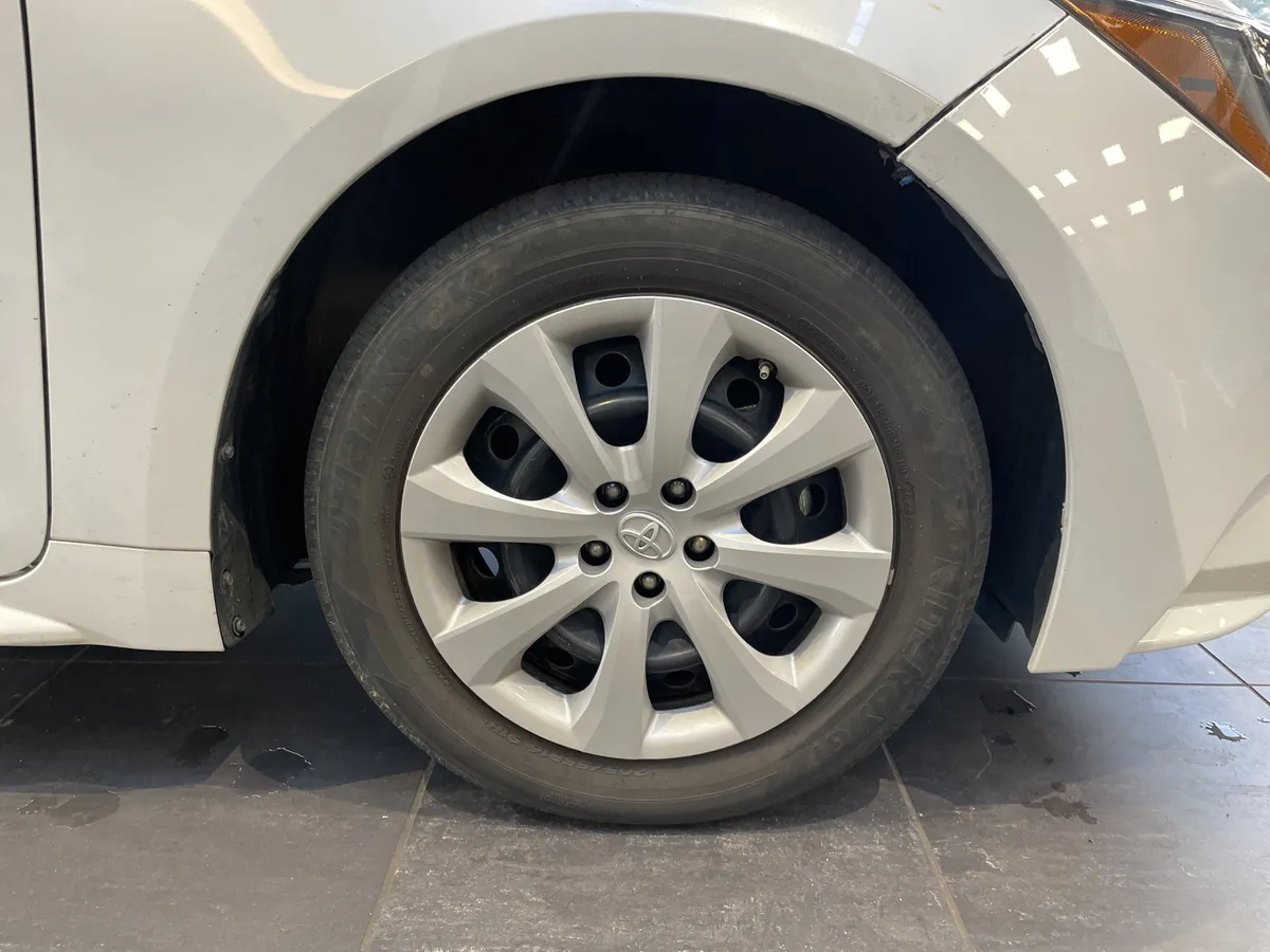 2022 Toyota Corolla LE thumbnail 11