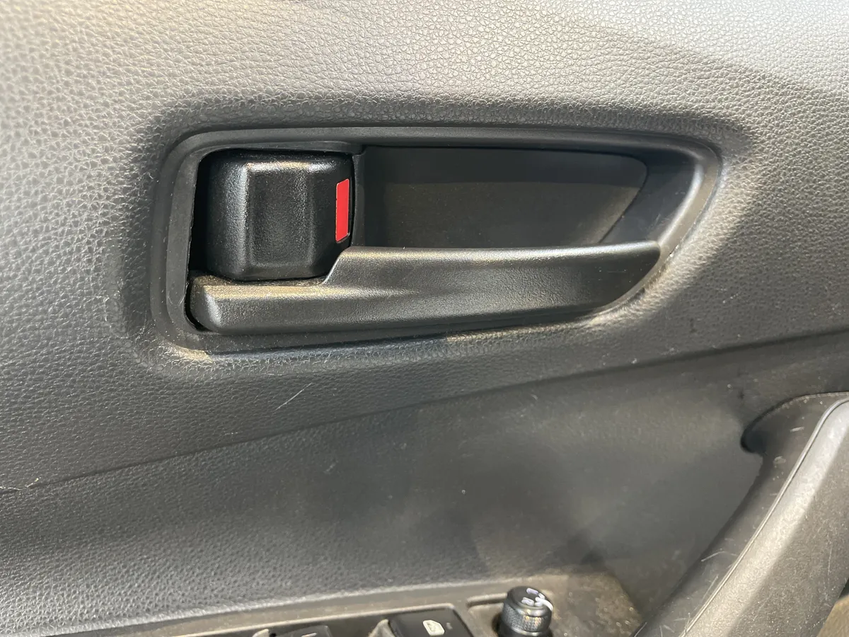 2022 Toyota Corolla LE thumbnail 14