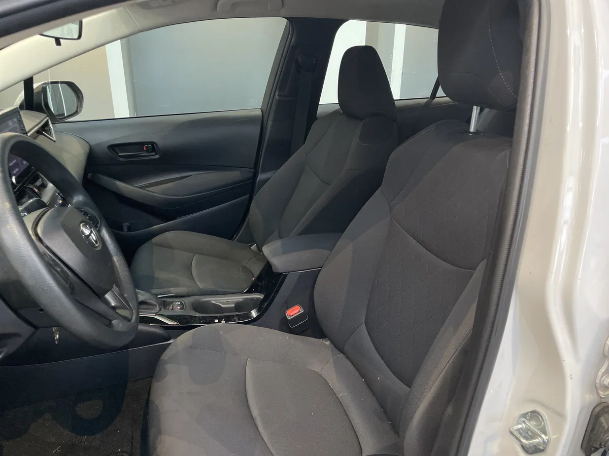 2022 Toyota Corolla LE thumbnail 17