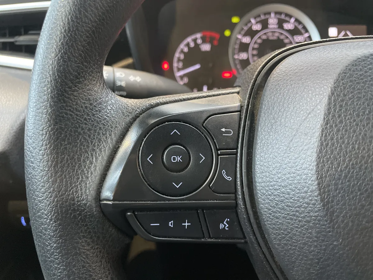 2022 Toyota Corolla LE thumbnail 19