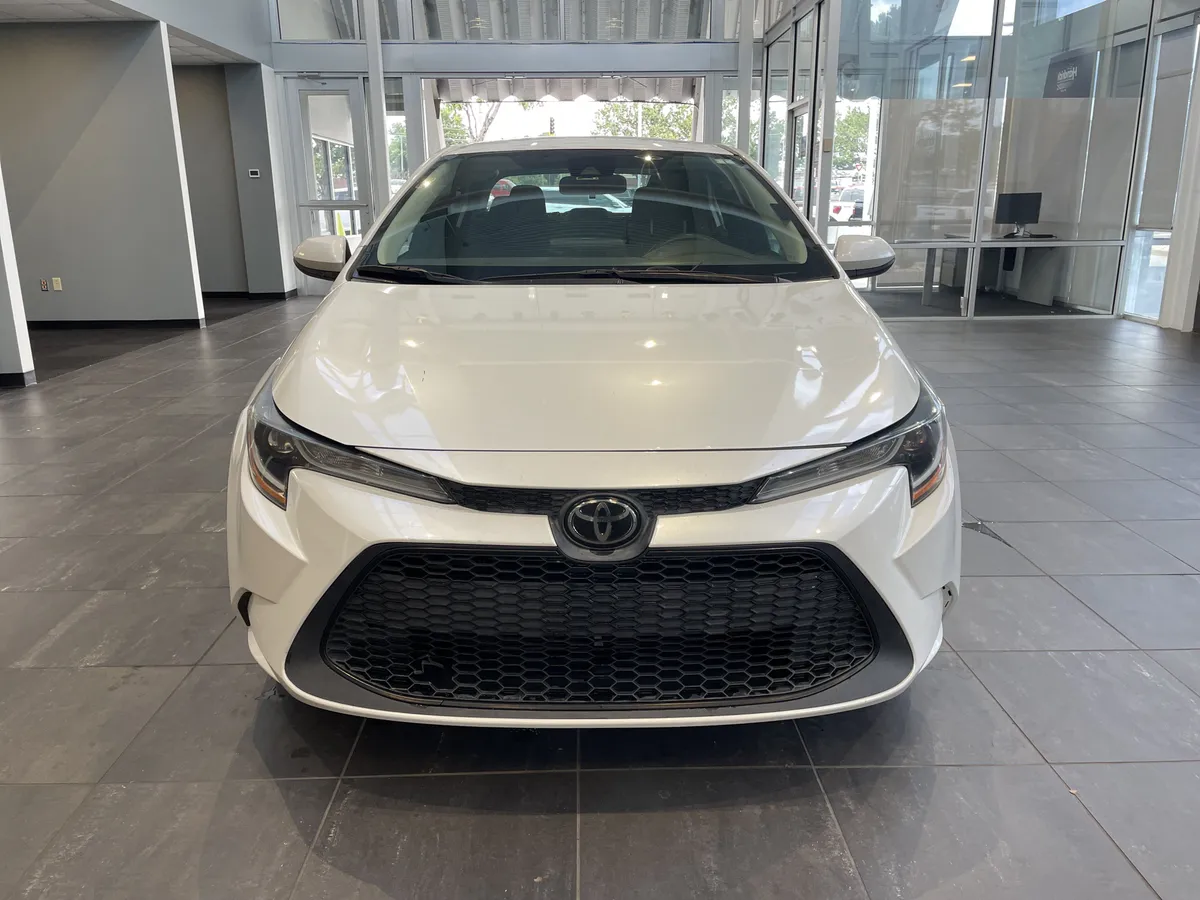 2022 Toyota Corolla LE thumbnail 2