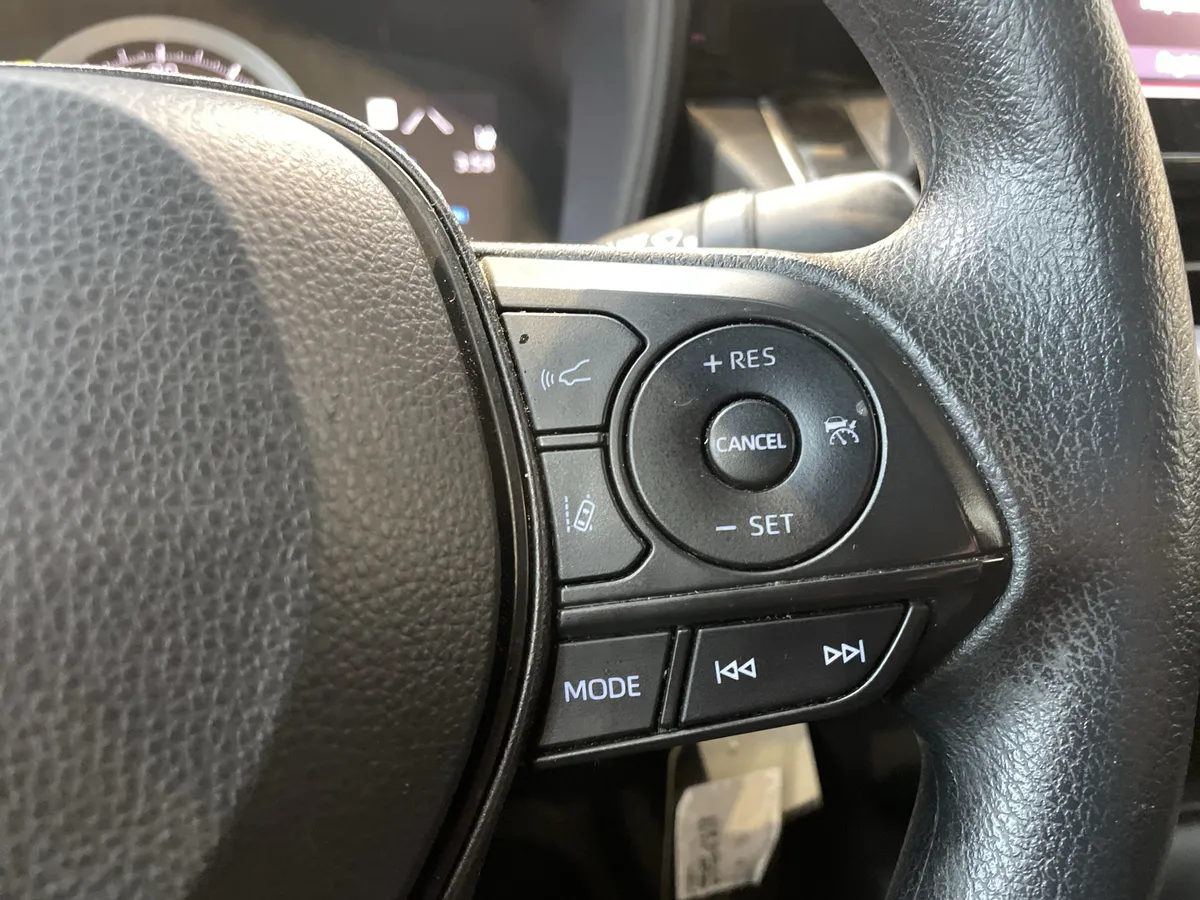 2022 Toyota Corolla LE thumbnail 20