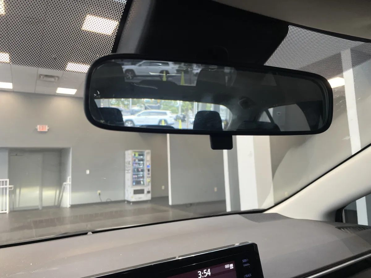 2022 Toyota Corolla LE thumbnail 28