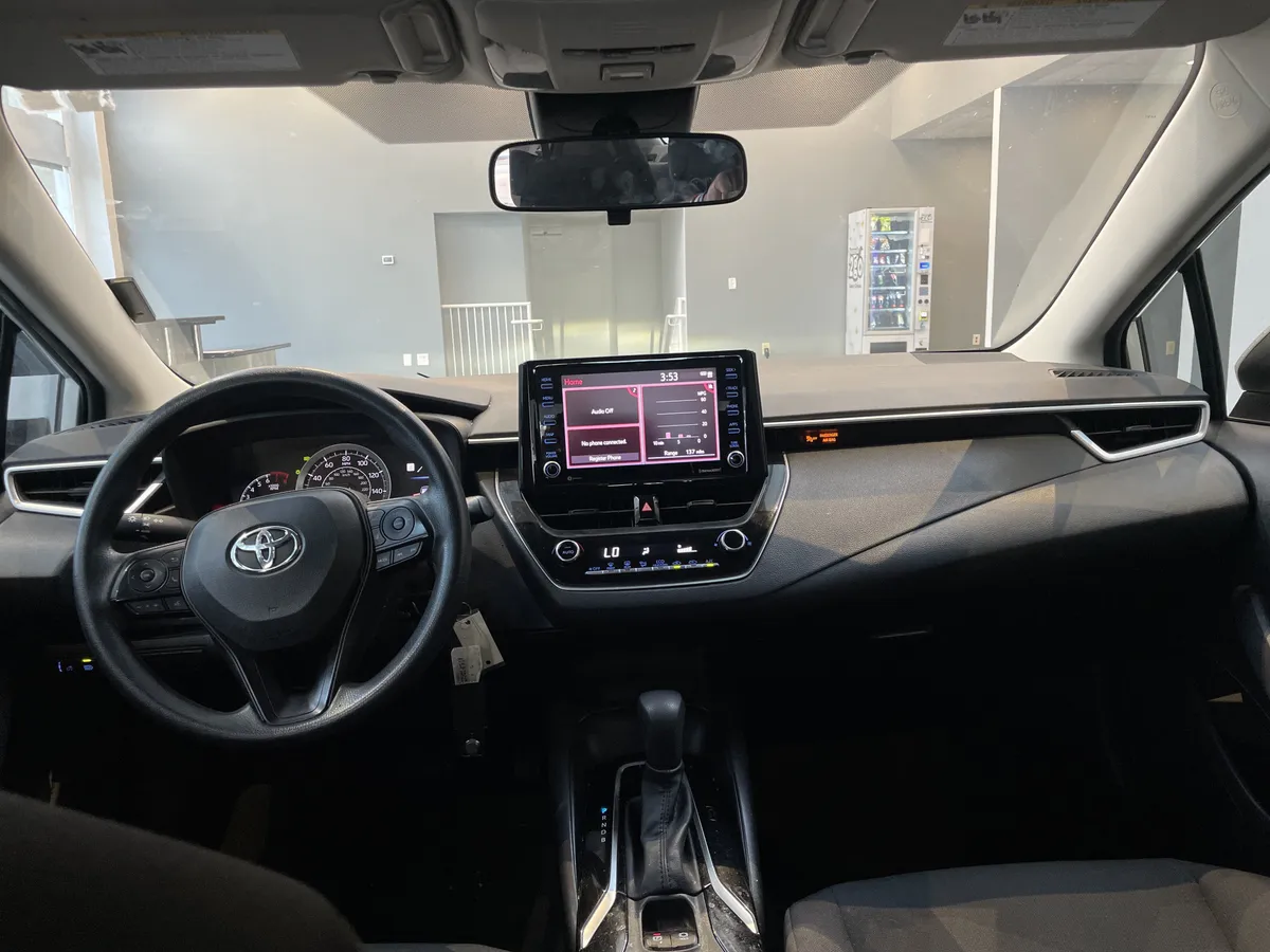 2022 Toyota Corolla LE thumbnail 29