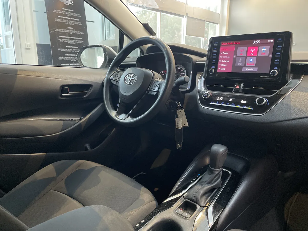 2022 Toyota Corolla LE thumbnail 30