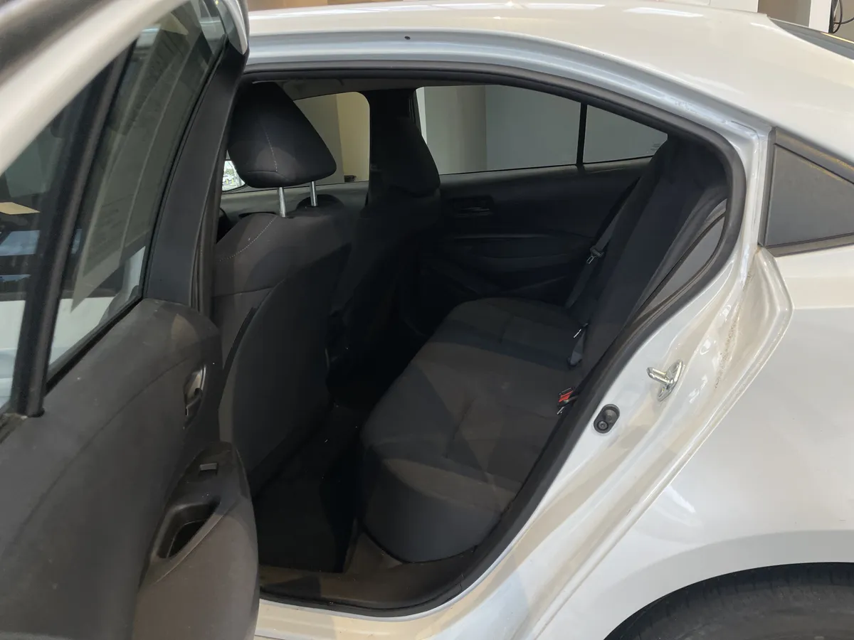 2022 Toyota Corolla LE thumbnail 31