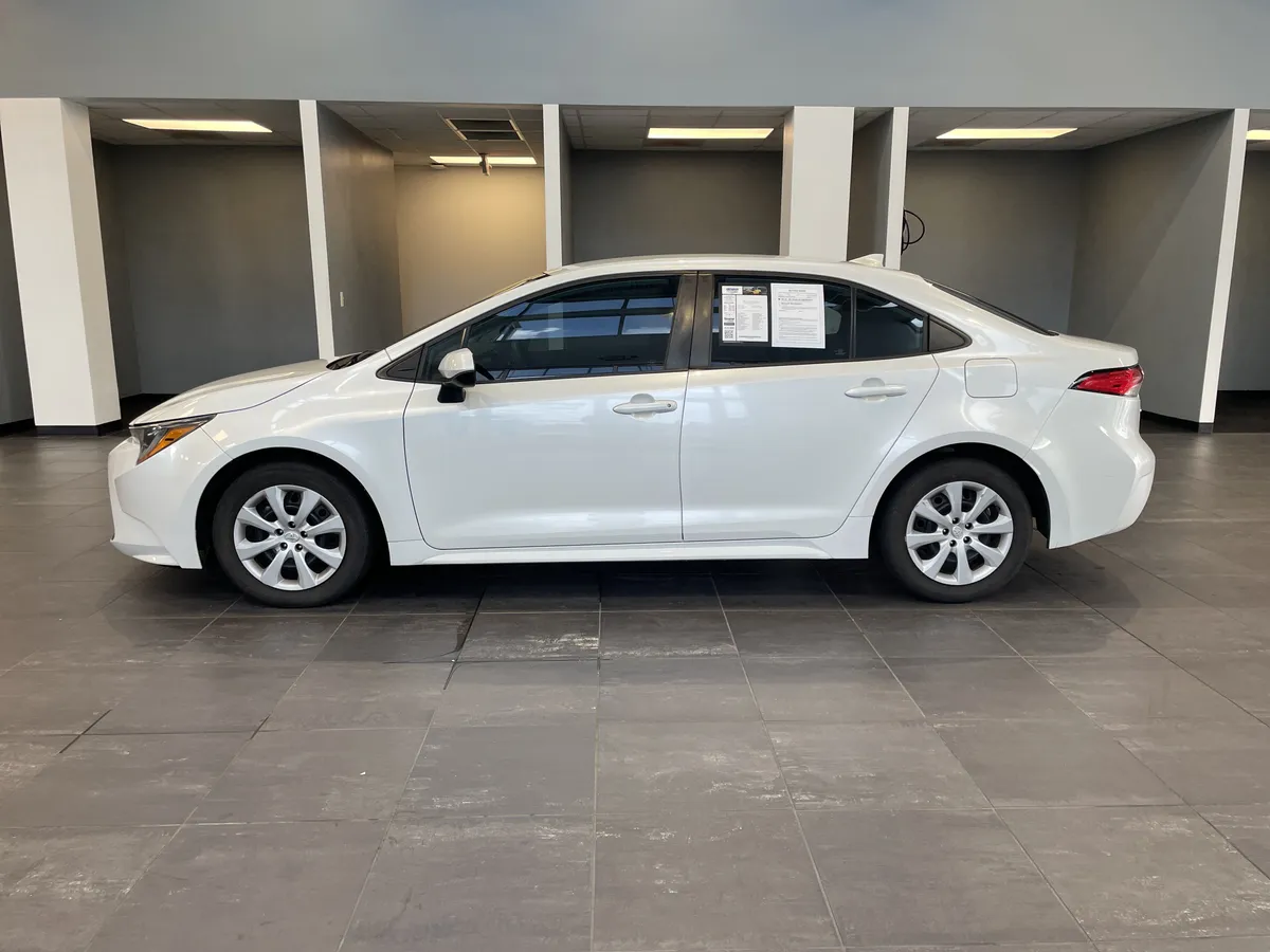 2022 Toyota Corolla LE thumbnail 6