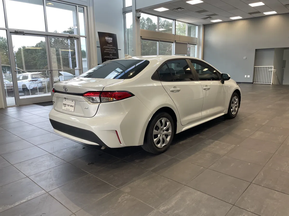 2022 Toyota Corolla LE thumbnail 9
