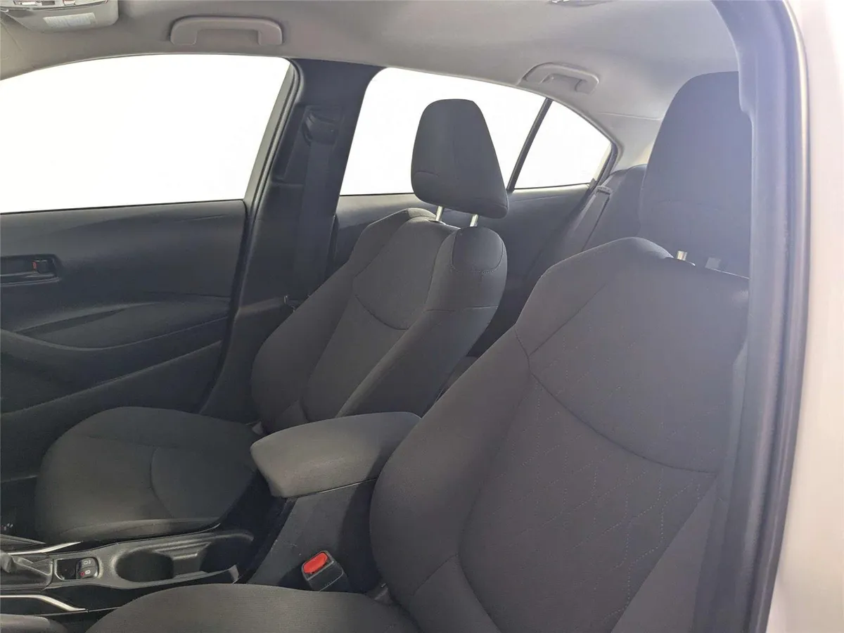 2022 Toyota Corolla LE thumbnail 10