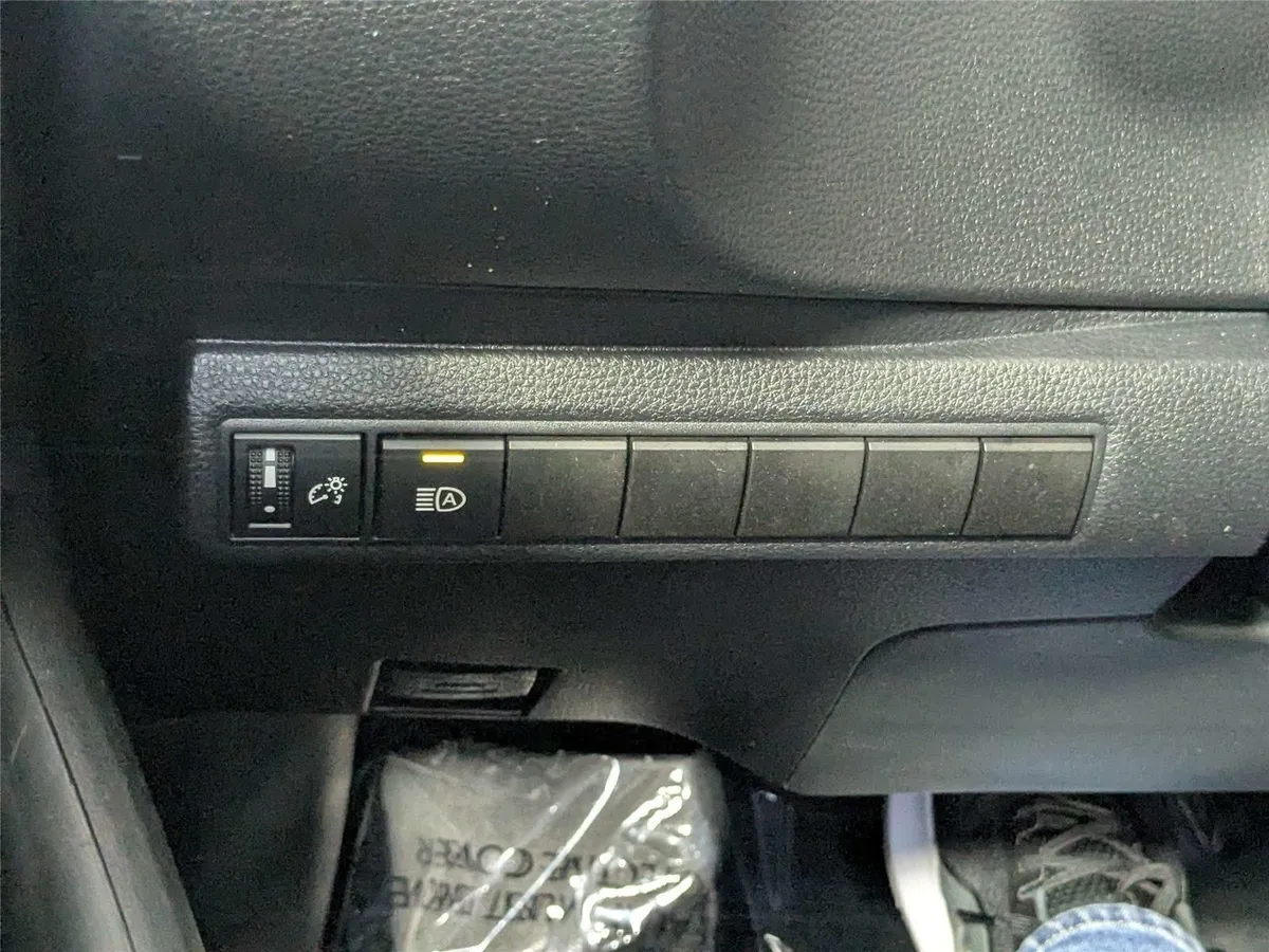 2022 Toyota Corolla LE thumbnail 15
