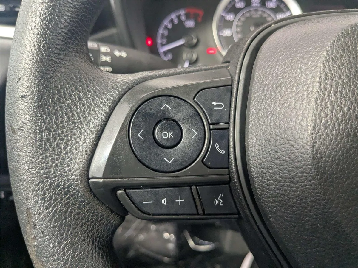 2022 Toyota Corolla LE thumbnail 16