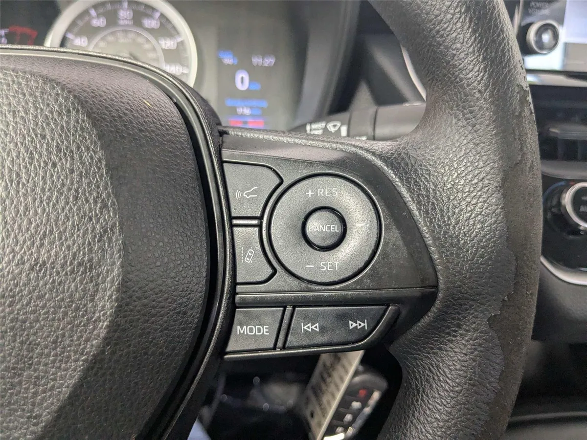 2022 Toyota Corolla LE thumbnail 17