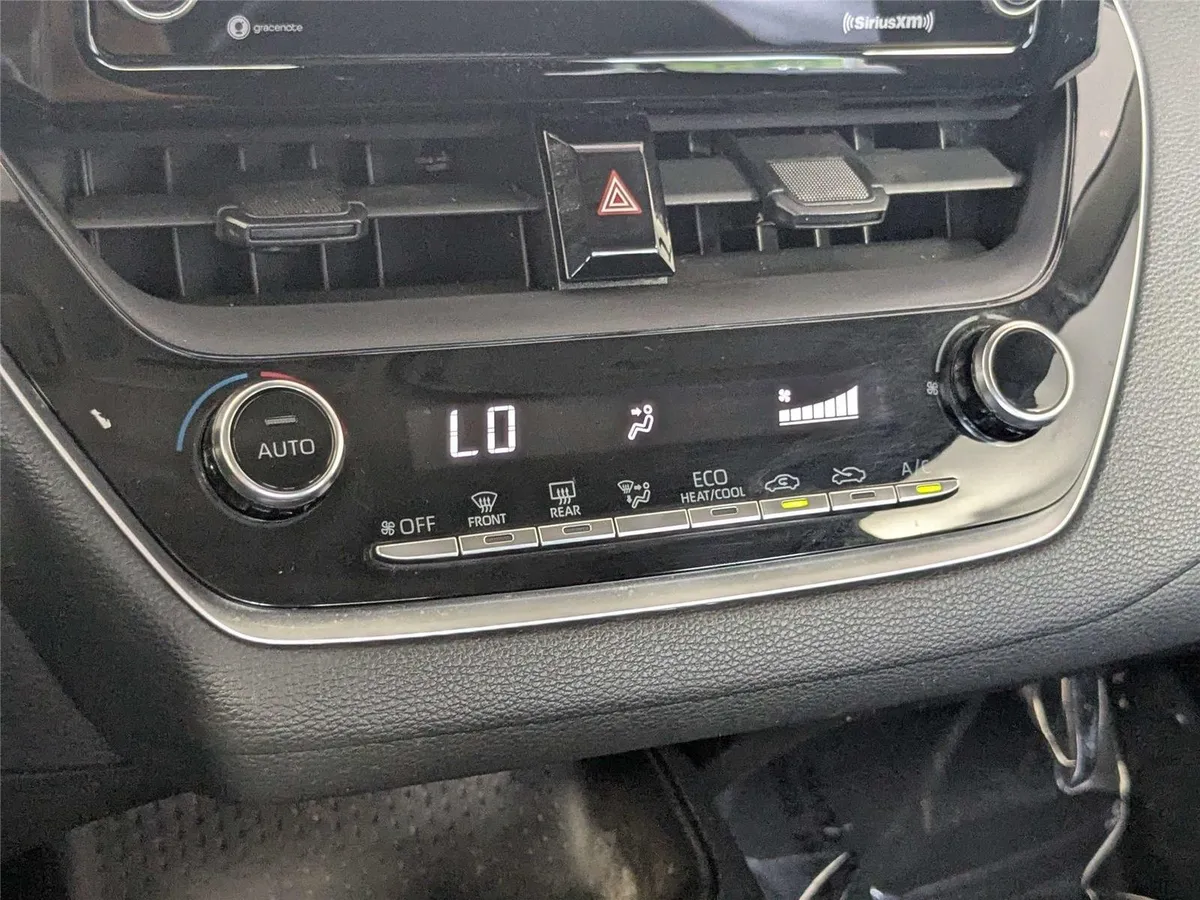2022 Toyota Corolla LE thumbnail 21