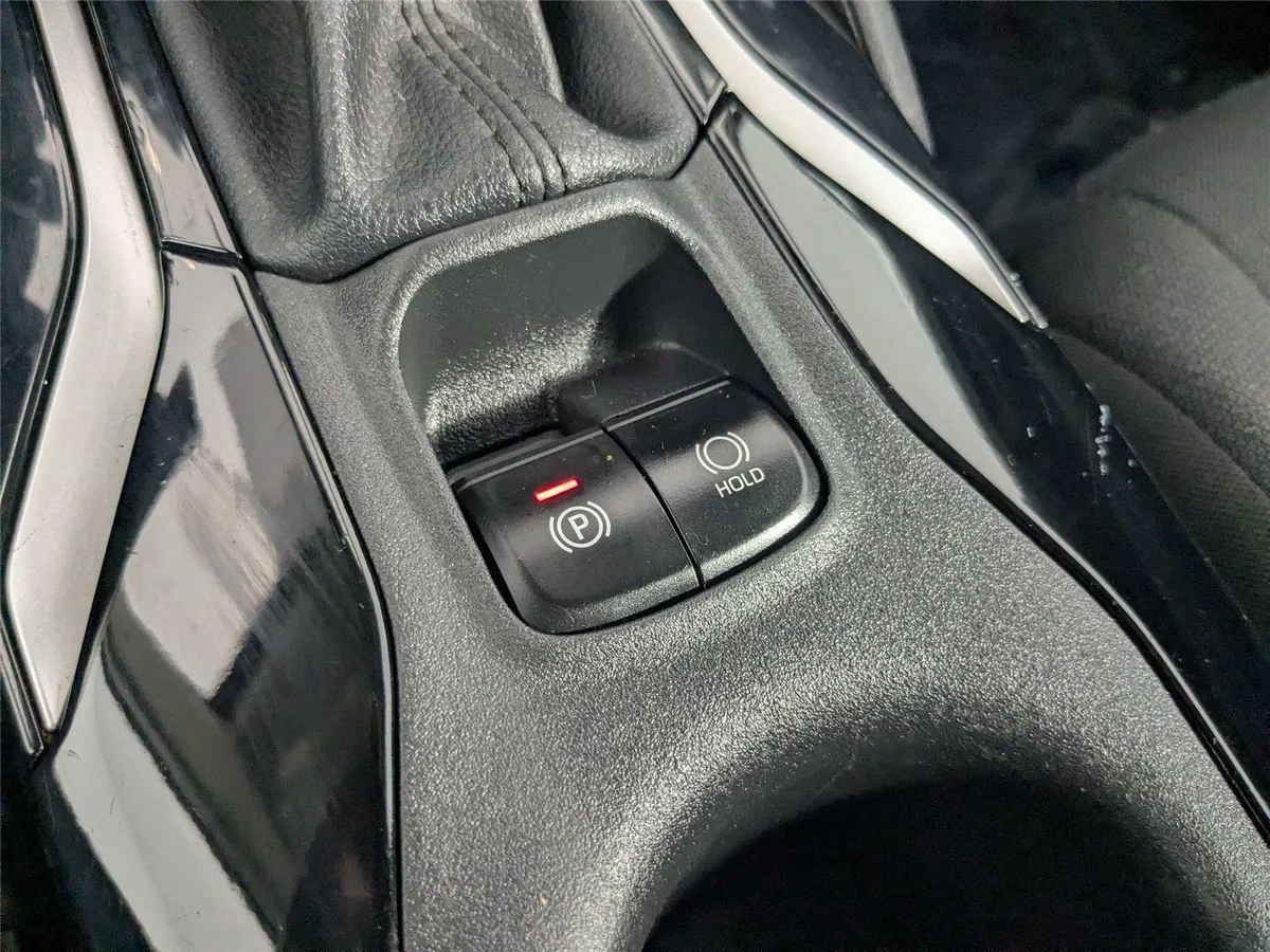 2022 Toyota Corolla LE thumbnail 24