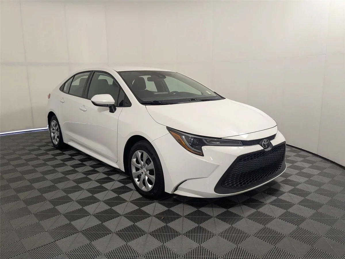 2022 Toyota Corolla LE thumbnail 3