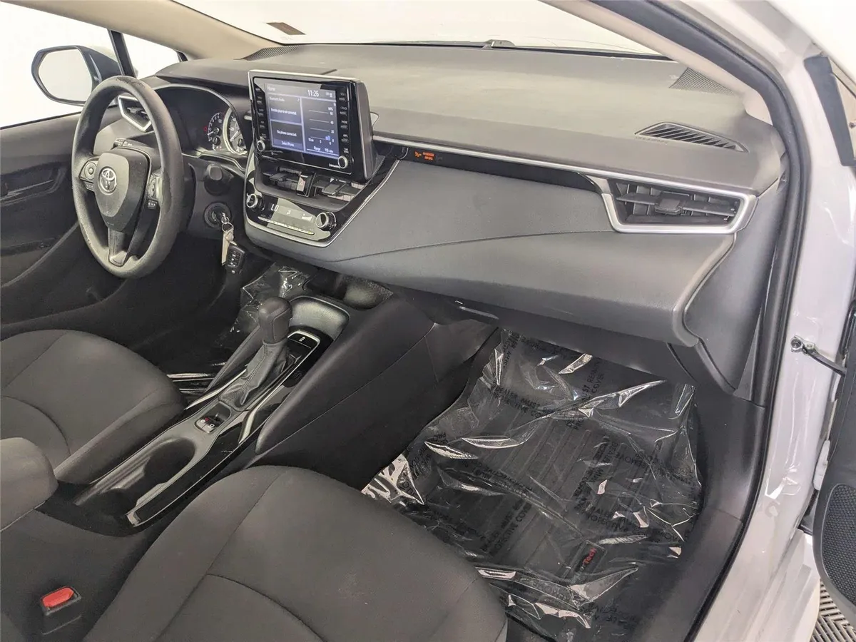 2022 Toyota Corolla LE thumbnail 30