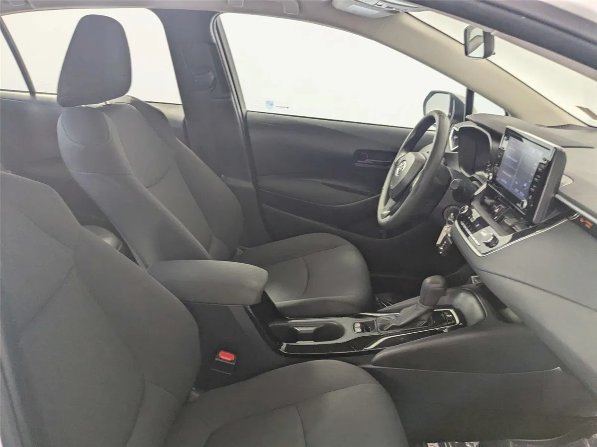 2022 Toyota Corolla LE thumbnail 31