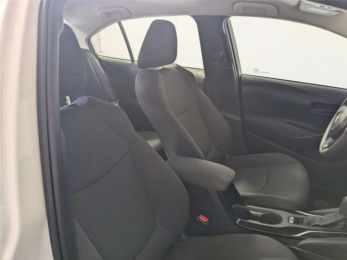 2022 Toyota Corolla LE thumbnail 32