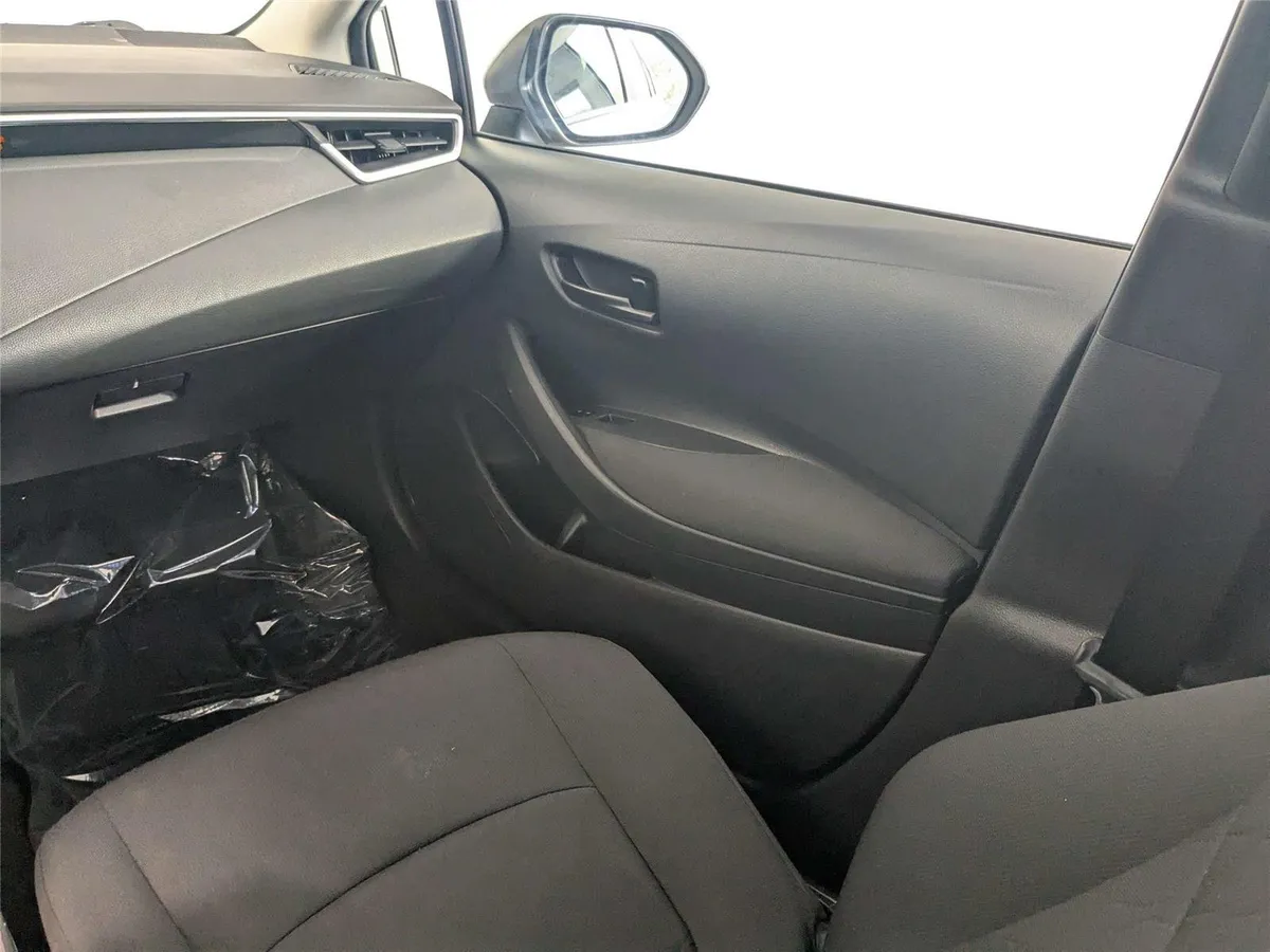 2022 Toyota Corolla LE thumbnail 38