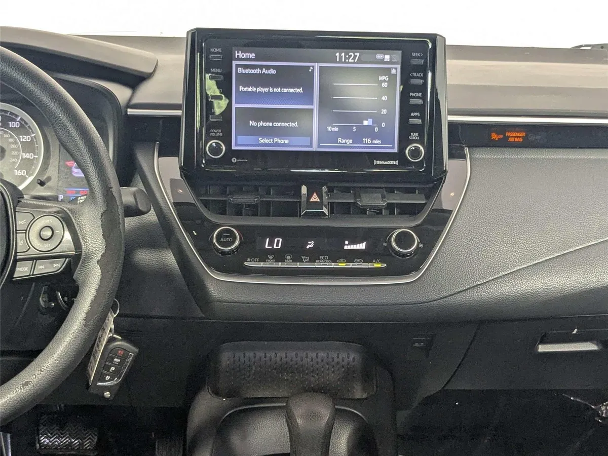 2022 Toyota Corolla LE thumbnail 39