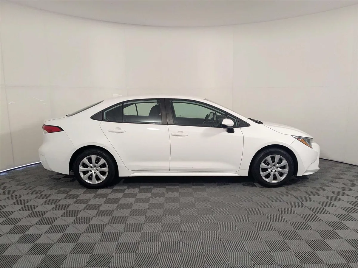 2022 Toyota Corolla LE thumbnail 4