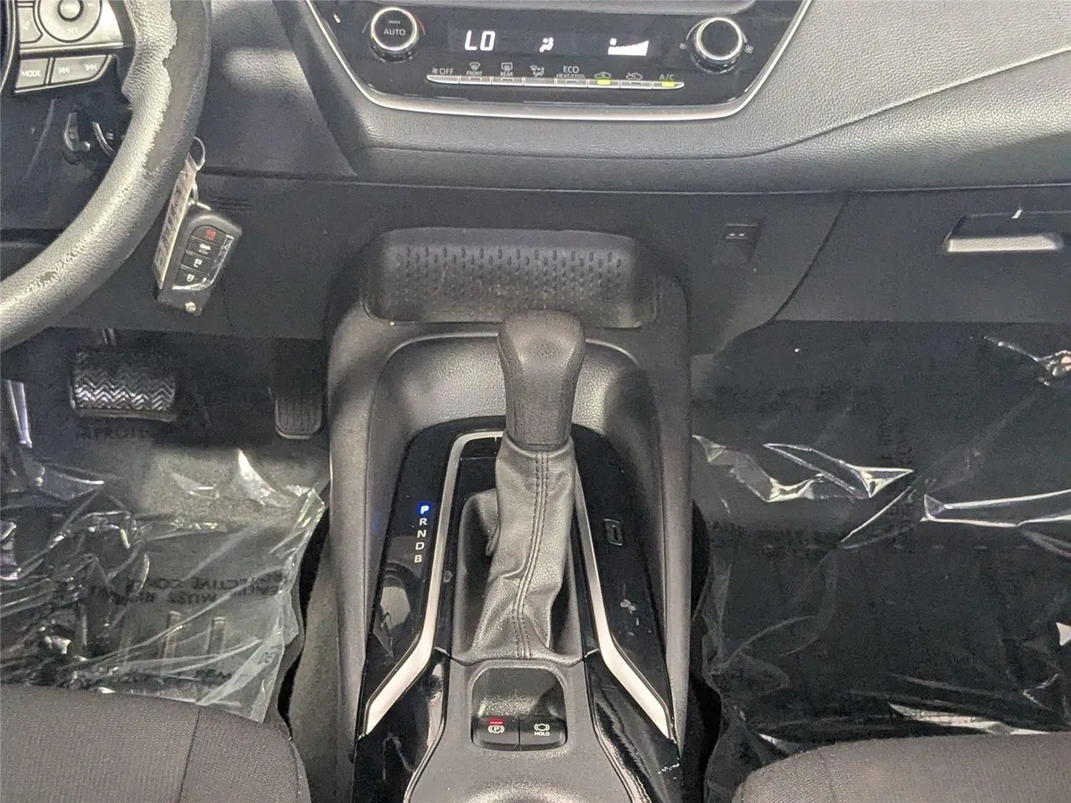 2022 Toyota Corolla LE thumbnail 40