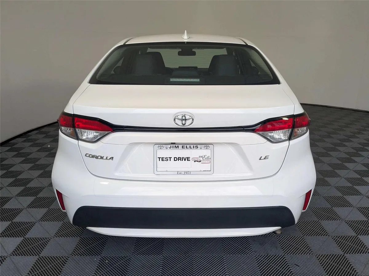 2022 Toyota Corolla LE thumbnail 6