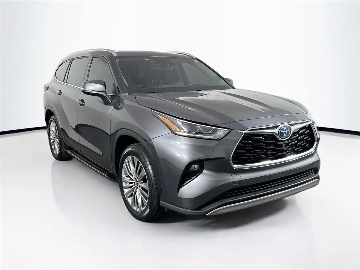 2022 Toyota Highlander Hybrid Platinum thumbnail 10